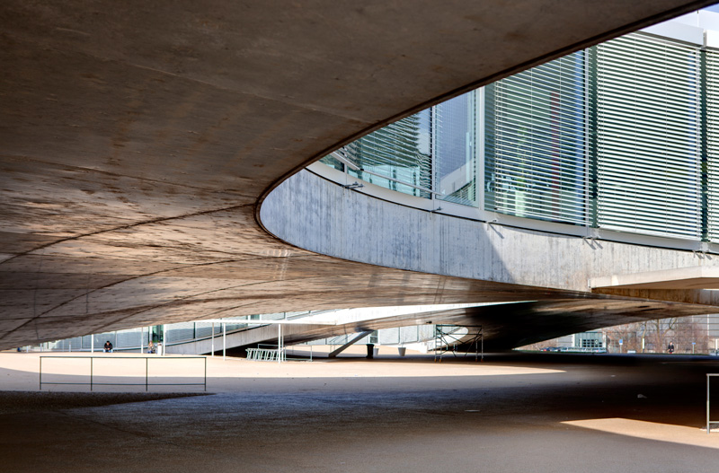 Ecole Polytechnique Federale: Rolex Learning Center (SANAA 2010)